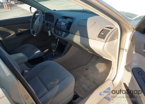 2005 Toyota Camry Le/Xle/Se z USA, uszkodzony, nr VIN 4T1BE32K05U604041